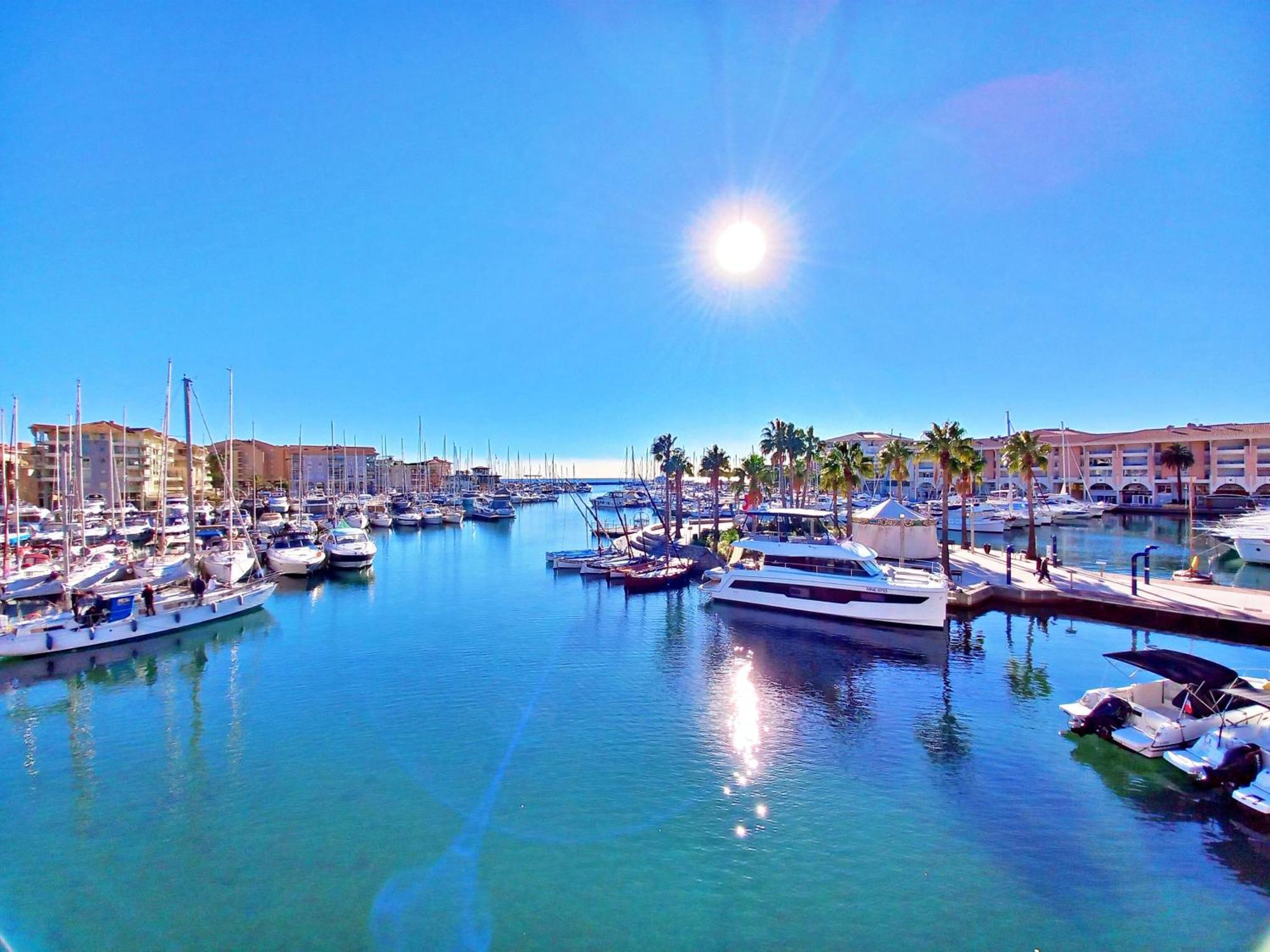 Appartement Port - A Pied - Wifi - Clim Fréjus